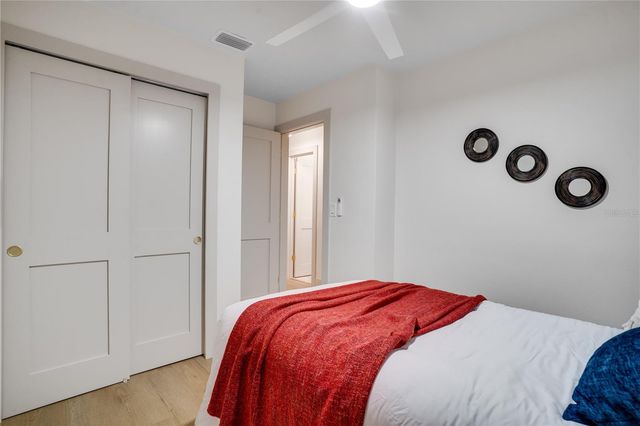 2239 68TH AVENUE N, St Petersburg, FL 33702