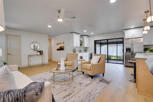 2239 68TH AVENUE N, St Petersburg, FL 33702