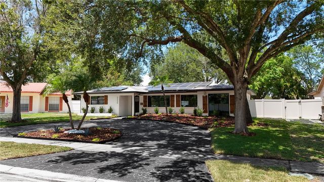 2239 68TH AVENUE N, St Petersburg, FL 33702