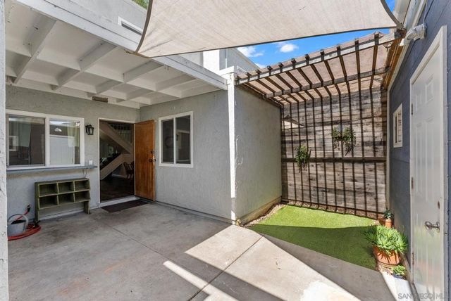 9401 Carlton Oaks Drive E, Santee, CA 92071