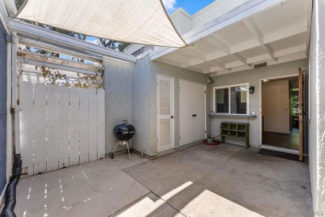 9401 Carlton Oaks Drive E, Santee, CA 92071