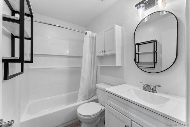 9401 Carlton Oaks Drive E, Santee, CA 92071