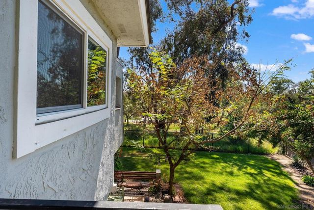 9401 Carlton Oaks Drive E, Santee, CA 92071