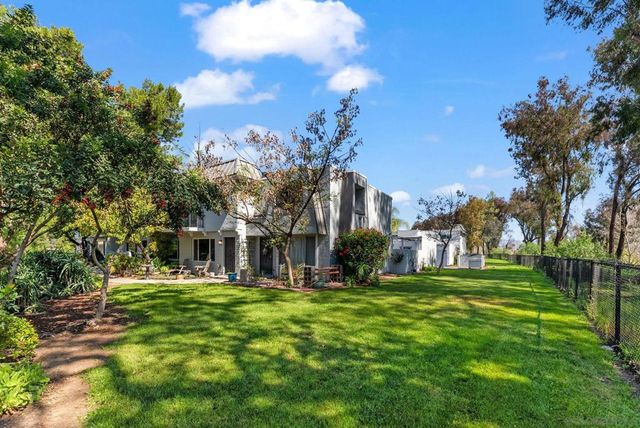 9401 Carlton Oaks Drive E, Santee, CA 92071