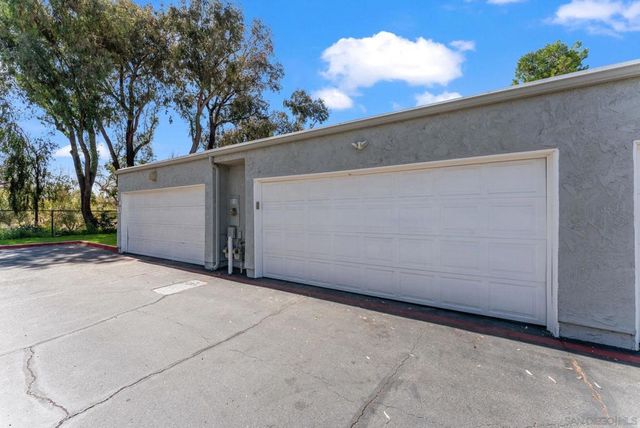 9401 Carlton Oaks Drive E, Santee, CA 92071