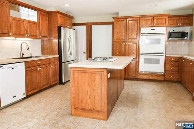 160 Myrtle Avenue, Allendale, NJ 07401