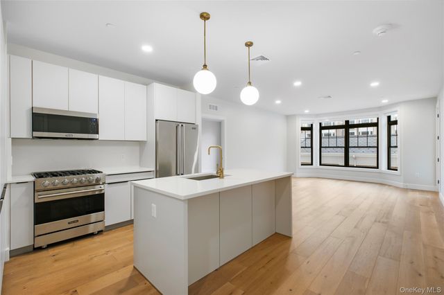 695 Merrick Avenue 304, Westbury, NY 11590