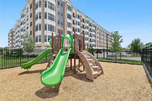 695 Merrick Avenue 304, Westbury, NY 11590