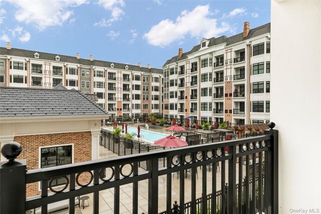 695 Merrick Avenue 304, Westbury, NY 11590