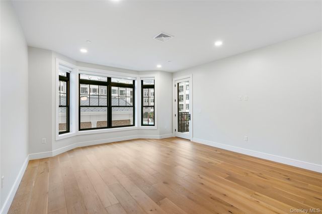 695 Merrick Avenue 304, Westbury, NY 11590