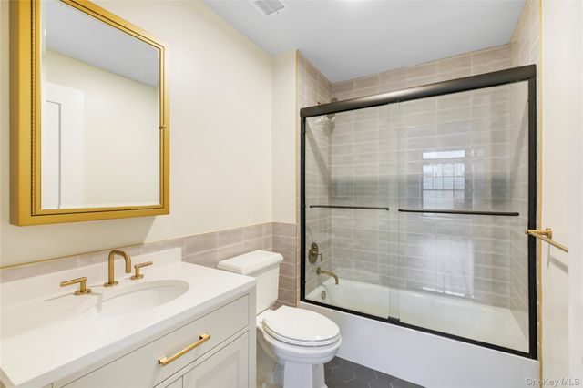 695 Merrick Avenue 304, Westbury, NY 11590