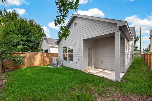 90 Burress Street A, Houston, TX 77022