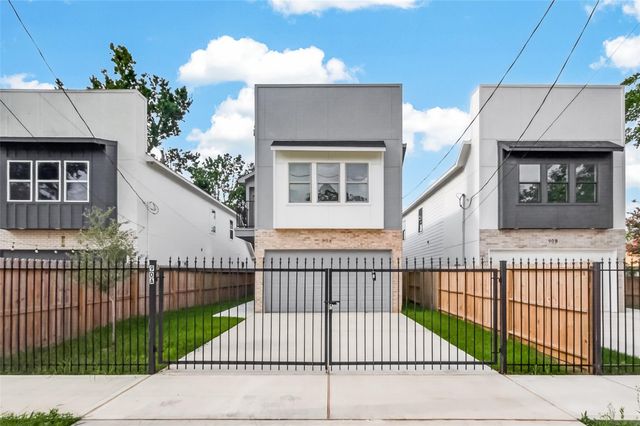 90 Burress Street A, Houston, TX 77022