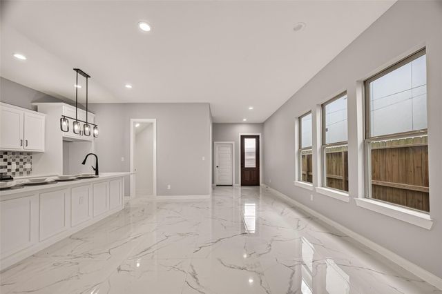 90 Burress Street A, Houston, TX 77022