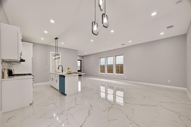 90 Burress Street A, Houston, TX 77022