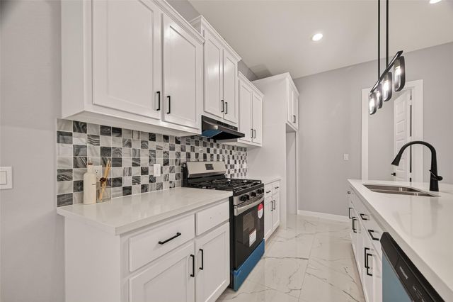90 Burress Street A, Houston, TX 77022