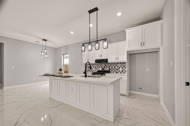90 Burress Street A, Houston, TX 77022
