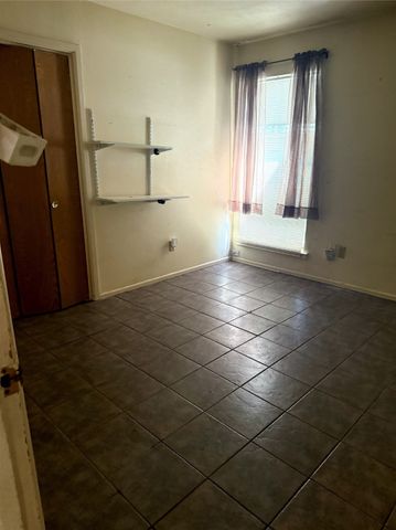 4725 Saint Lawrence Road, Fort Worth, TX 76103