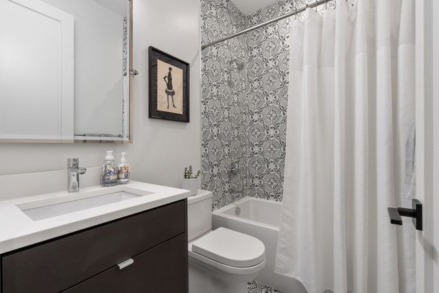 944 N Winchester Avenue 2, Chicago, IL 60622