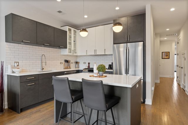 944 N Winchester Avenue 2, Chicago, IL 60622