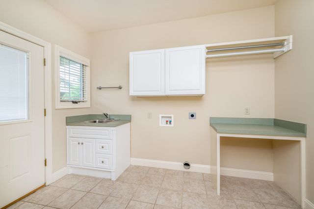 12821 E Crest Ridge Cir, Wichita, KS 67230