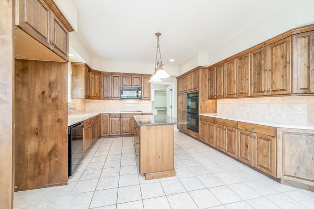 12821 E Crest Ridge Cir, Wichita, KS 67230