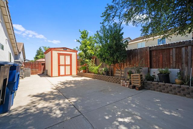 1132 Marsh Wren Ct, Patterson, CA 95363