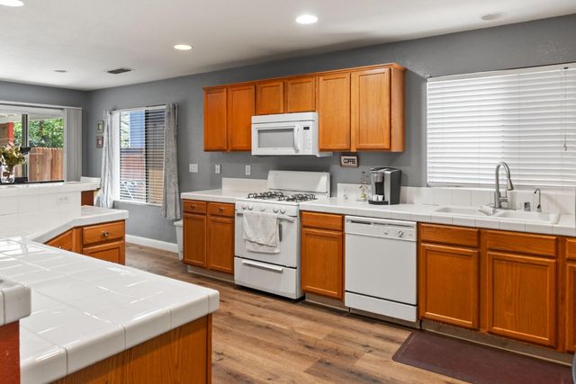 1132 Marsh Wren Ct, Patterson, CA 95363