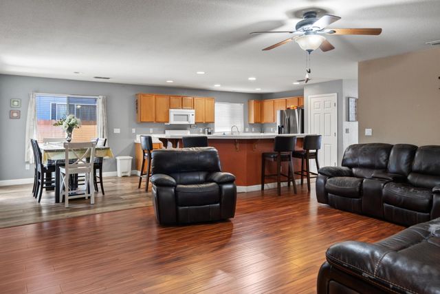 1132 Marsh Wren Ct, Patterson, CA 95363