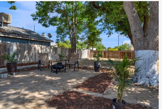 925 W Peralta Way, Fresno, CA 93705