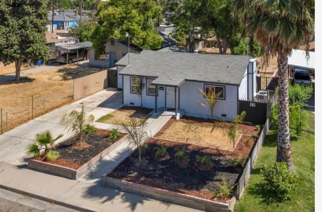 925 W Peralta Way, Fresno, CA 93705