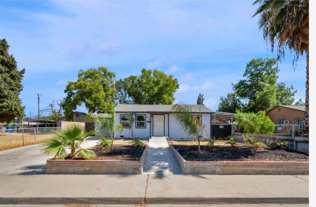 925 W Peralta Way, Fresno, CA 93705