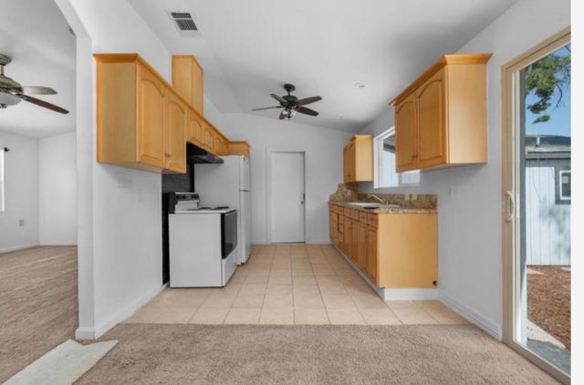925 W Peralta Way, Fresno, CA 93705