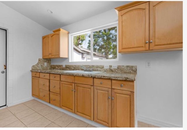 925 W Peralta Way, Fresno, CA 93705