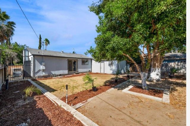 925 W Peralta Way, Fresno, CA 93705