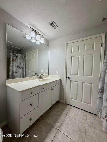 8539 GATE Parkway W 1724, Jacksonville, FL 32216