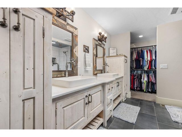 9200 Meadow Farms Dr, Milliken, CO 80543
