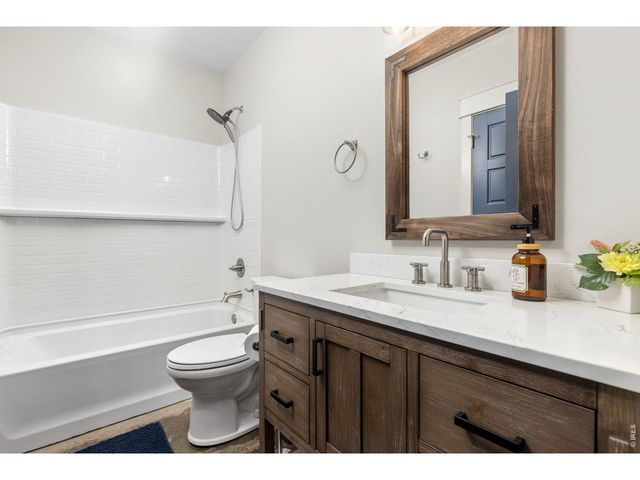 9200 Meadow Farms Dr, Milliken, CO 80543