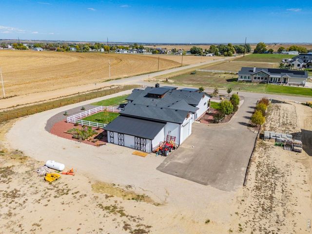 9200 Meadow Farms Dr, Milliken, CO 80543
