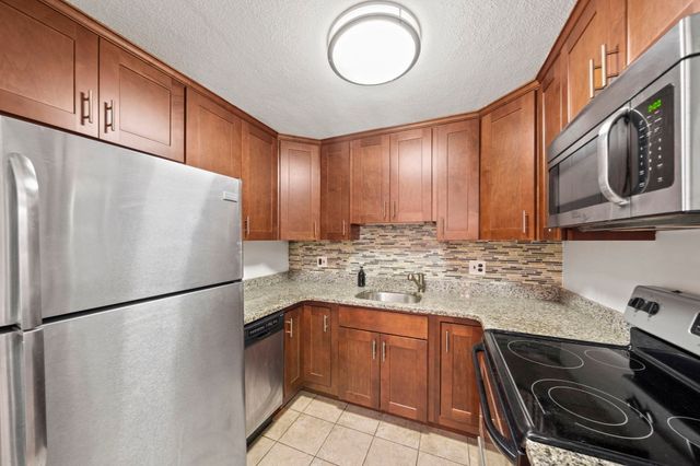 95 Fountain Ln 3, Weymouth, MA 02190