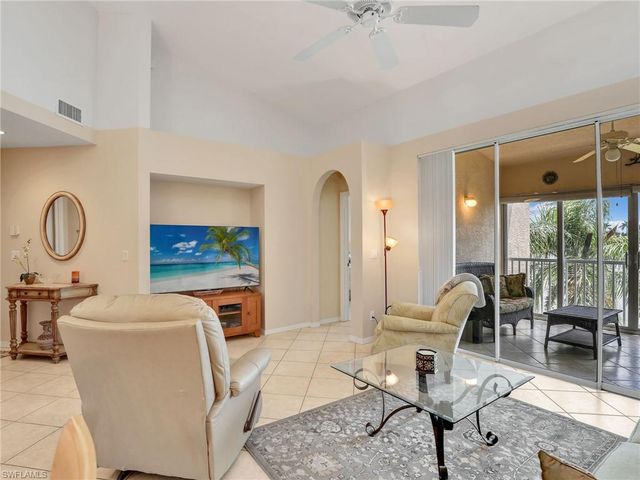 2408 Millcreek LN 202, Naples, FL 34119