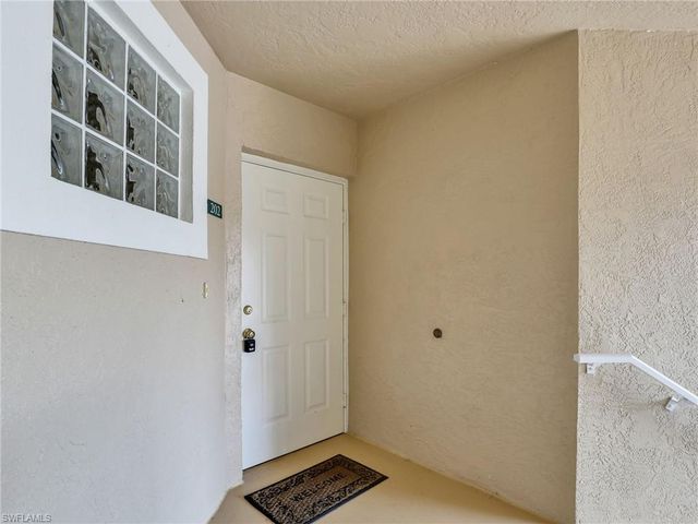 2408 Millcreek LN 202, Naples, FL 34119