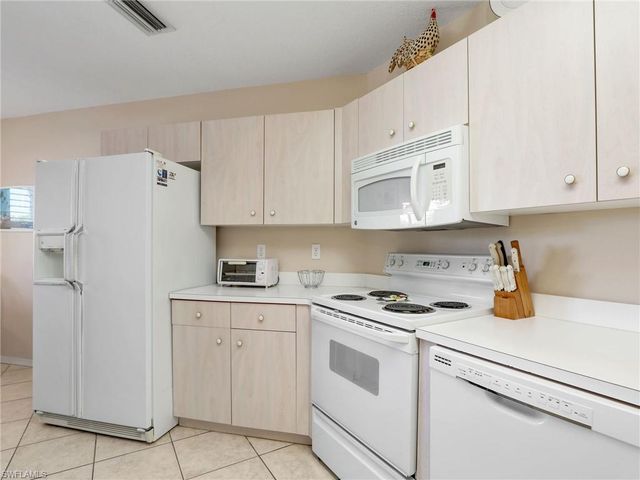2408 Millcreek LN 202, Naples, FL 34119