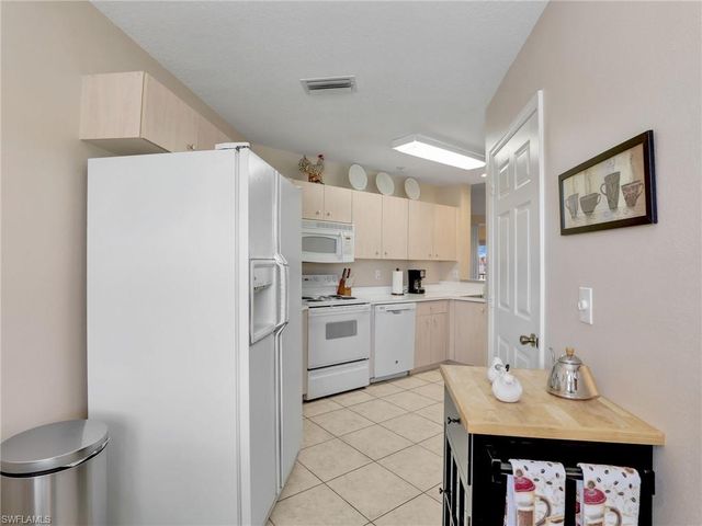 2408 Millcreek LN 202, Naples, FL 34119