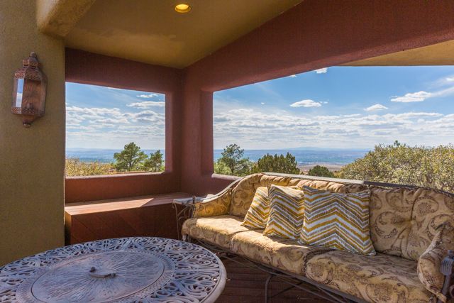 51 Rock Ridge Drive NE, Albuquerque, NM 87122