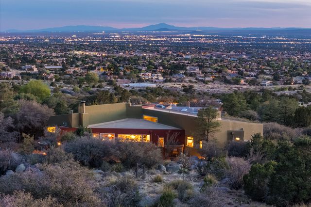 51 Rock Ridge Drive NE, Albuquerque, NM 87122