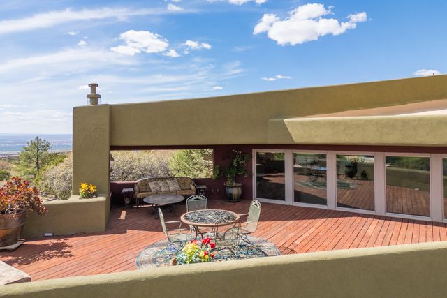 51 Rock Ridge Drive NE, Albuquerque, NM 87122