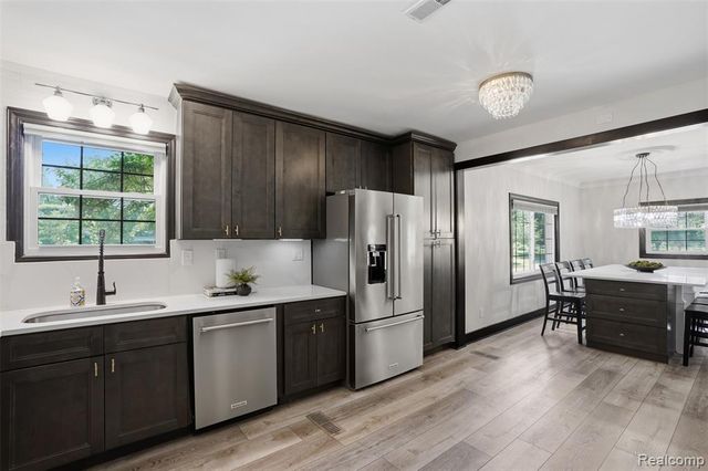 93 Oakdale Boulevard, Pleasant Ridge, MI 48069