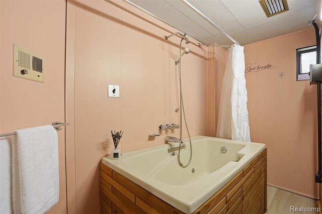 93 Oakdale Boulevard, Pleasant Ridge, MI 48069