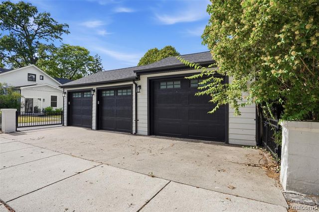 93 Oakdale Boulevard, Pleasant Ridge, MI 48069
